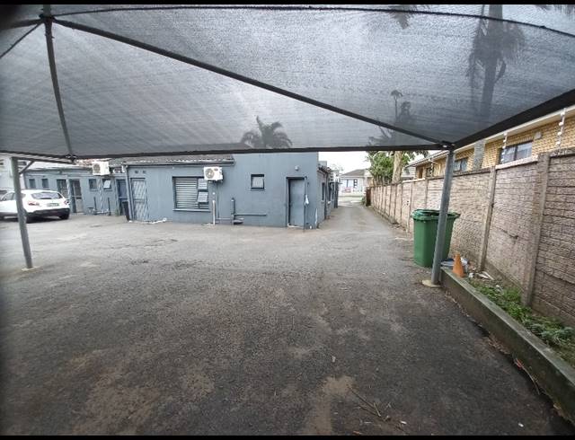 136M² BUSINESS TO LET IN VINCENT